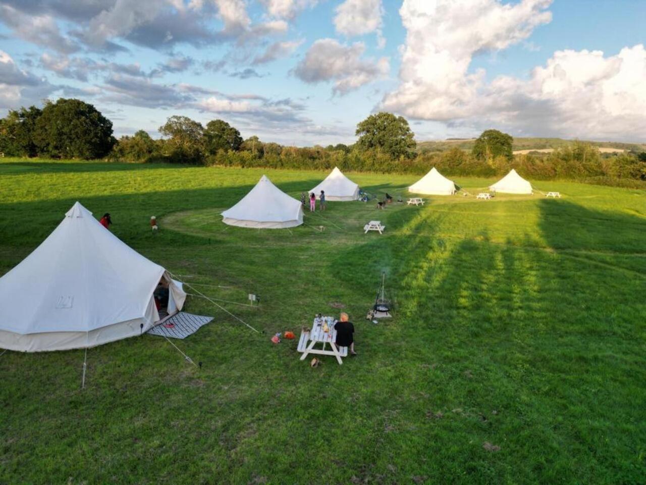 Country View Camping Bratton Екстериор снимка