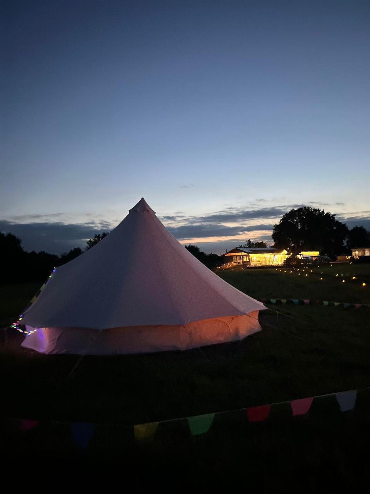 Country View Camping Bratton Екстериор снимка